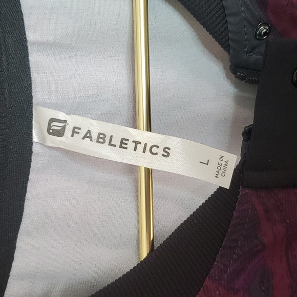 Fabletics Ithaca Jacket in Romantic Print Bomber Athletic Size Large - Picture 5 of 9